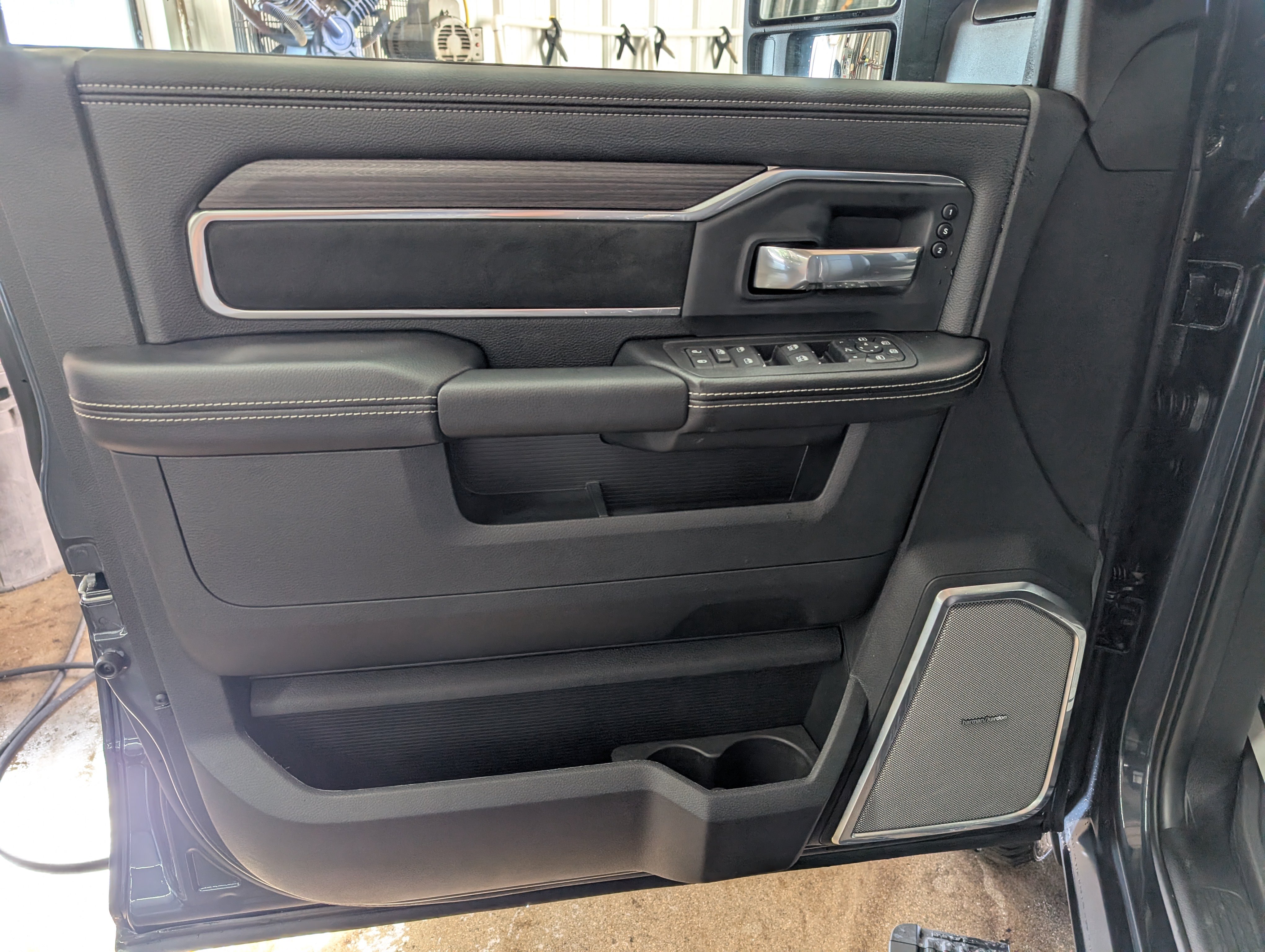 New 2026 RAM 2500 Laramie AWD/4WD image 16