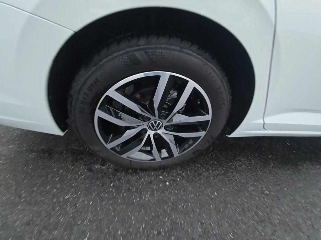 Used 2025 Volkswagen Jetta SE w/ Sunroof Package image 10