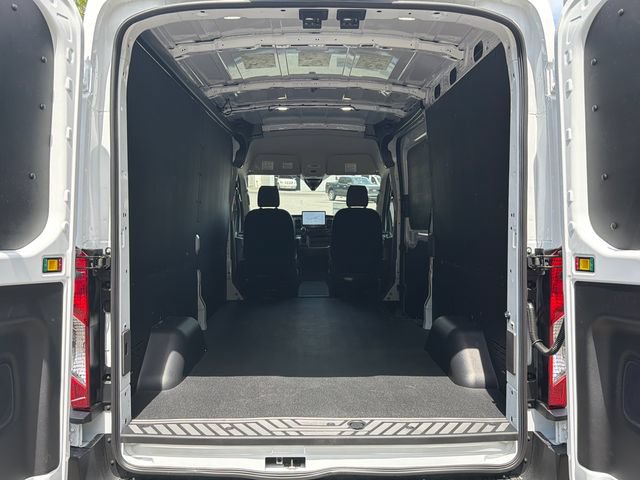 New 2026 Ford Transit 250 148 Medium Roof w/ Load Area Protection Package RWD image 18
