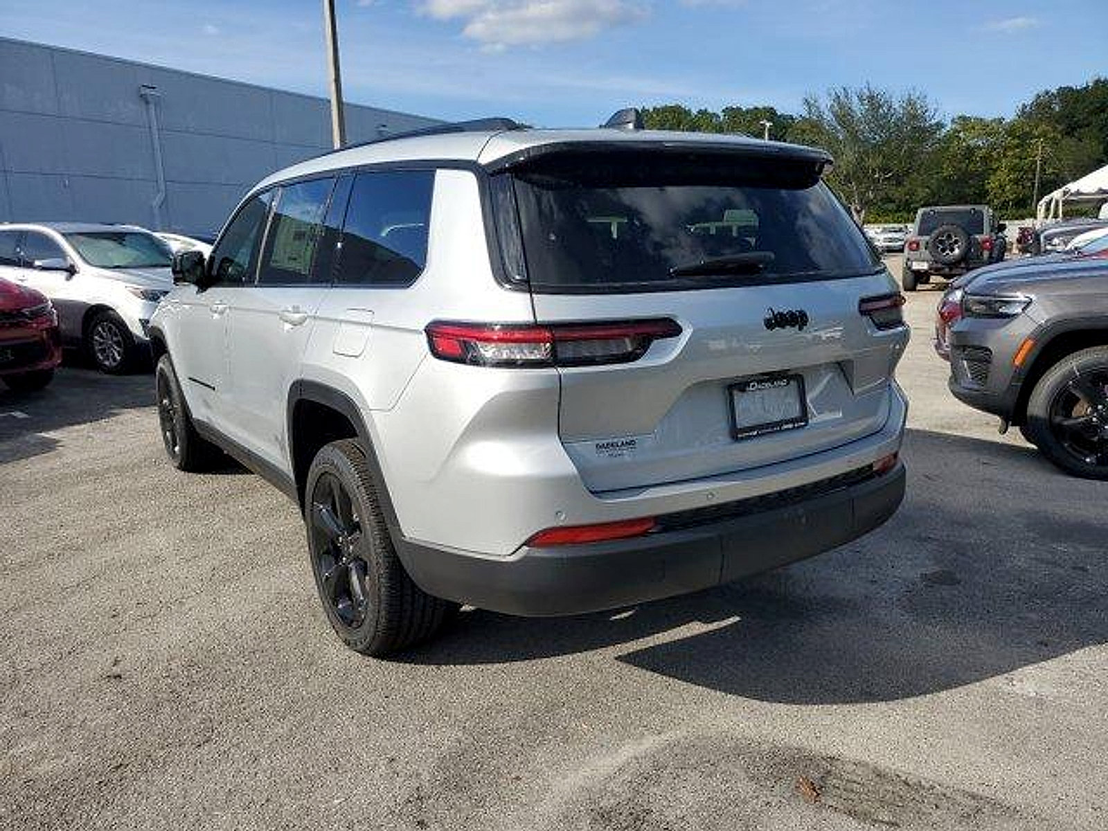New 2024 Jeep Grand Cherokee L Altitude RWD image 3