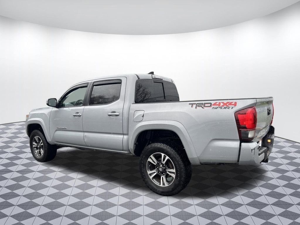 Used 2018 Toyota Tacoma TRD Sport w/ Technology Package AWD/4WD image 5
