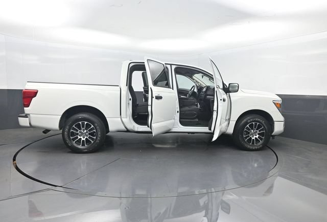 Used 2022 Nissan Titan SV AWD/4WD image 41
