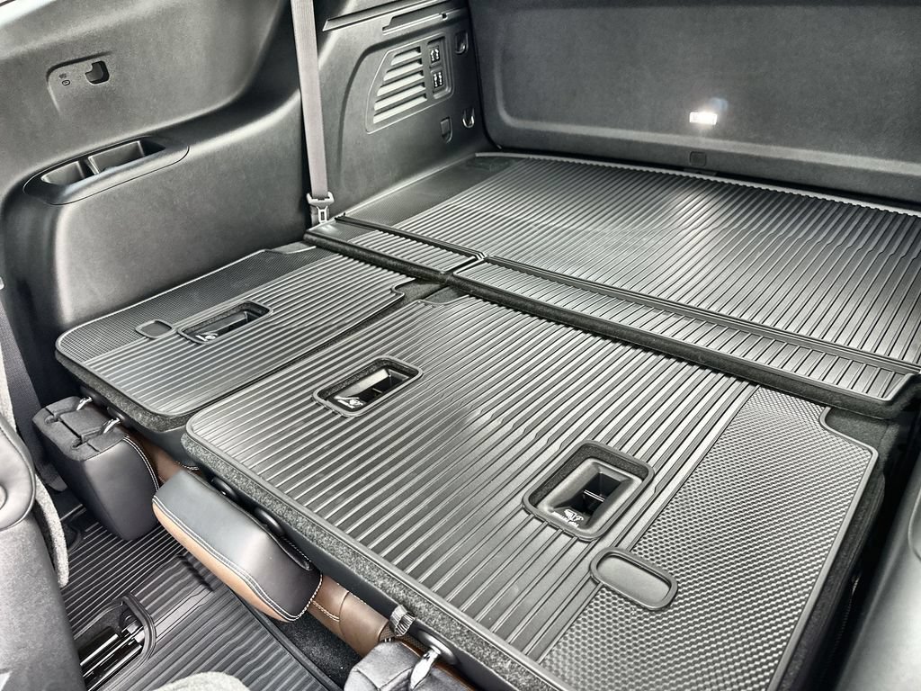 New 2026 GMC Acadia Denali Ultimate w/ LPO, Floor Liner Package AWD/4WD image 18