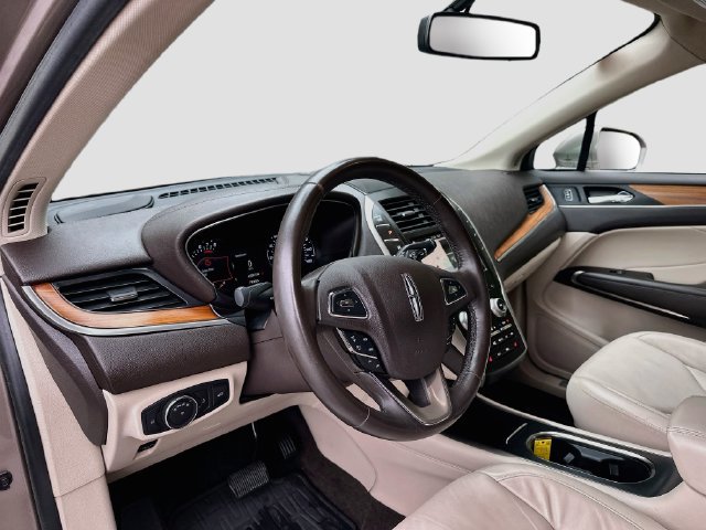 Used 2019 Lincoln MKC Select w/ Select Plus Package FWD image 9