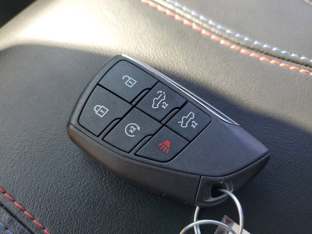 Used 2025 Chevrolet Silverado EV RST AWD/4WD image 28