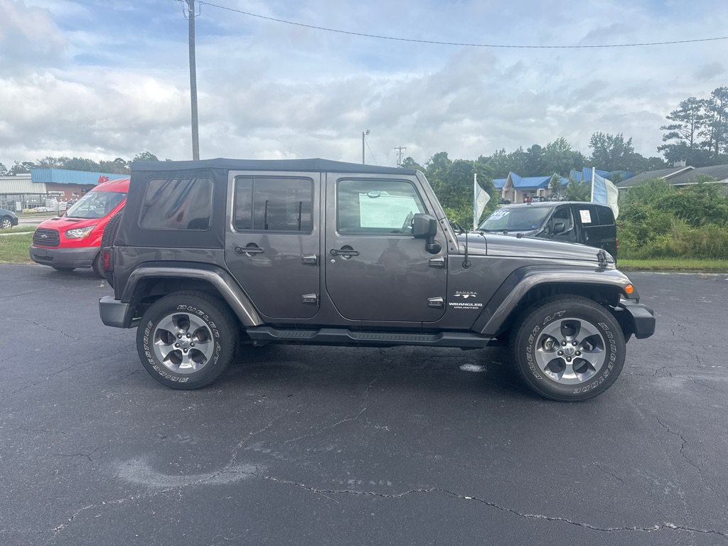 Used 2016 Jeep Wrangler Unlimited Sahara w/ Connectivity Group AWD/4WD image 6