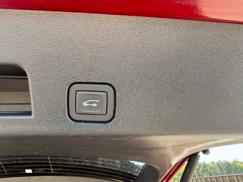 Used 2026 Chevrolet Traverse Z71 w/ LPO, Floor Liner Package AWD/4WD image 8