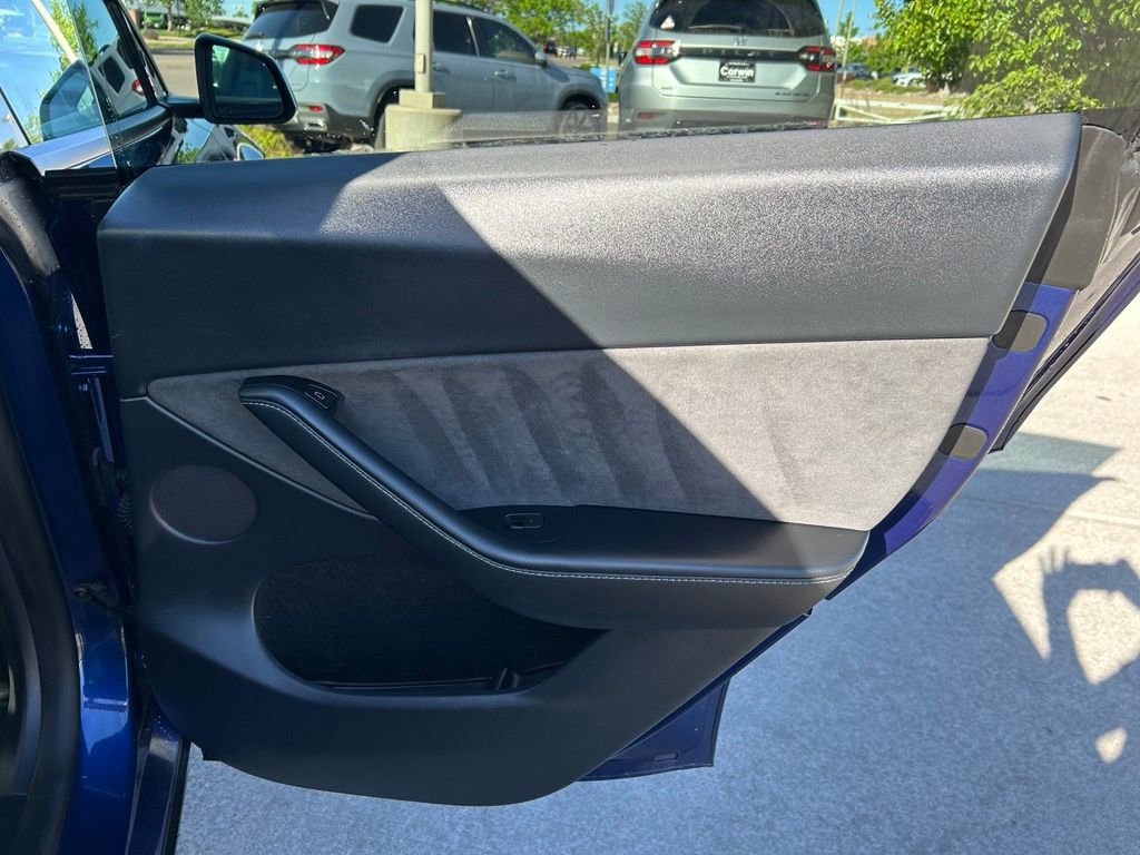 Used 2024 Tesla Model Y Long Range AWD/4WD image 25