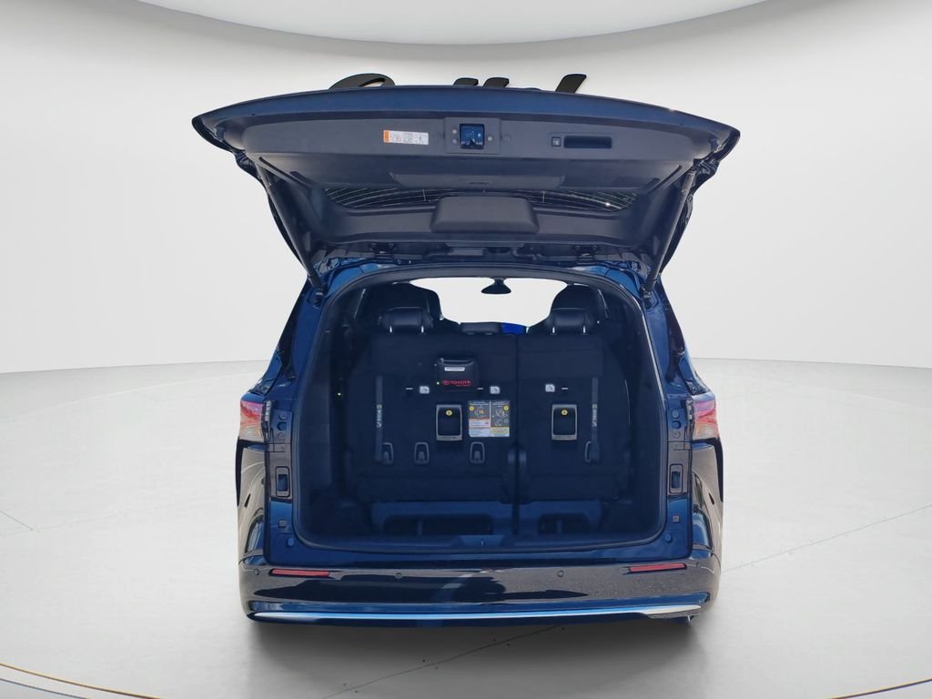 New 2026 Toyota Sienna Limited FWD image 9