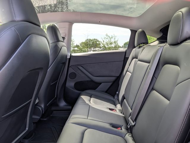 Used 2024 Tesla Model Y Long Range AWD/4WD image 17