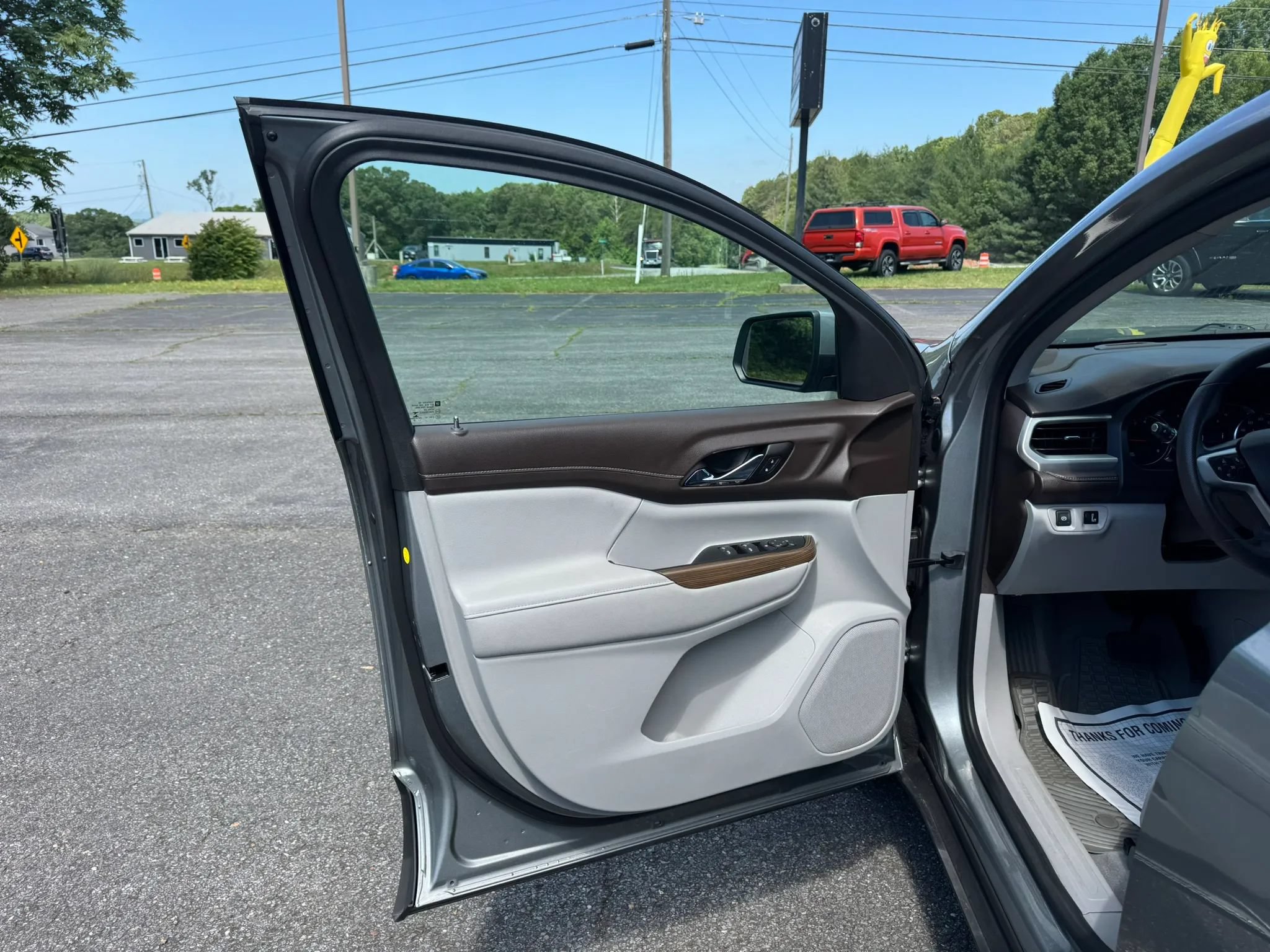 Used 2023 GMC Acadia SLE AWD/4WD image 17