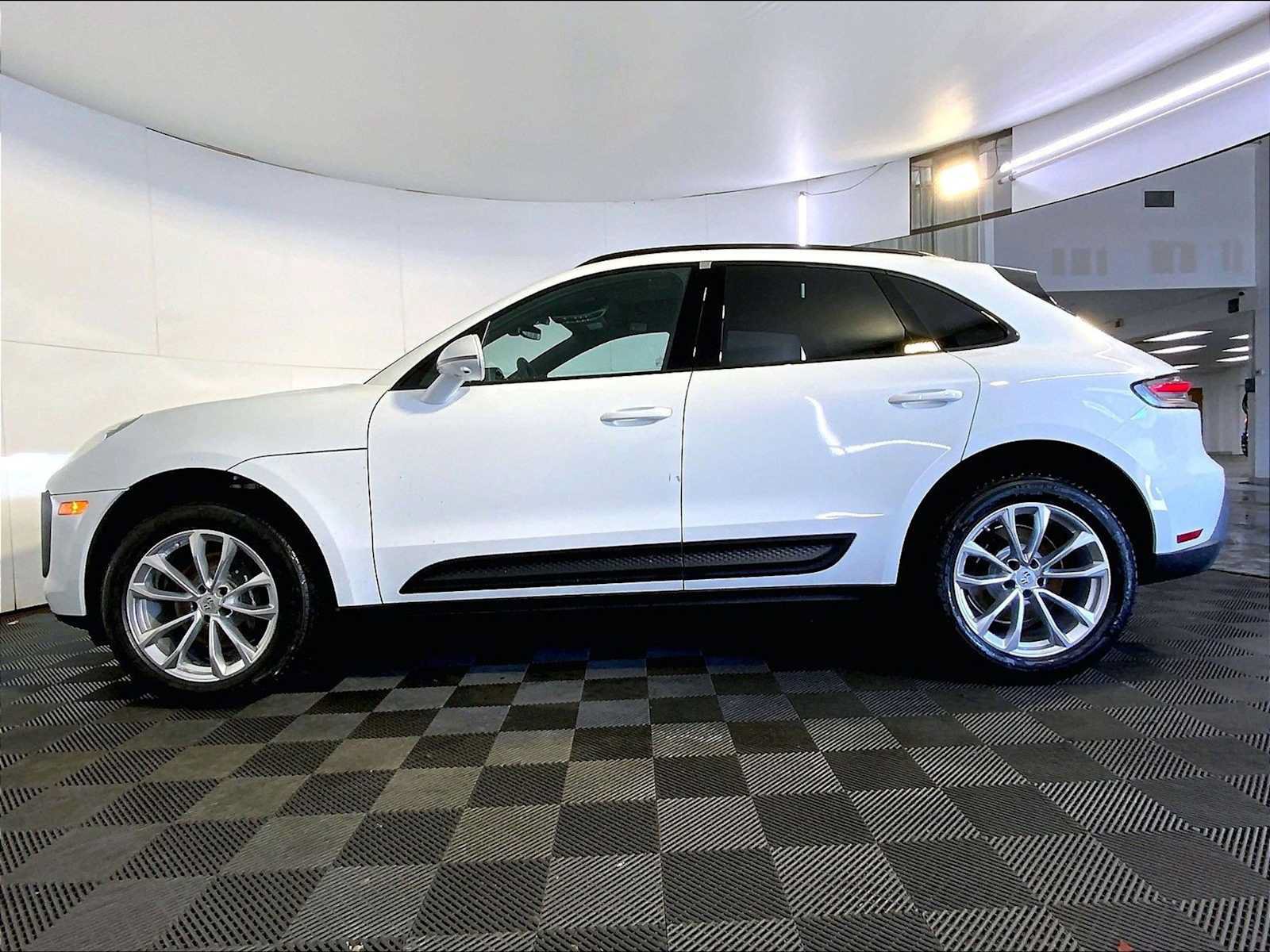 New 2026 Porsche Macan AWD/4WD image 2