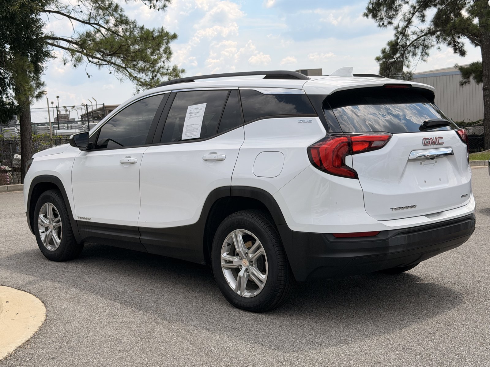 Used 2021 GMC Terrain SLE w/ Driver Convenience Package AWD/4WD image 11