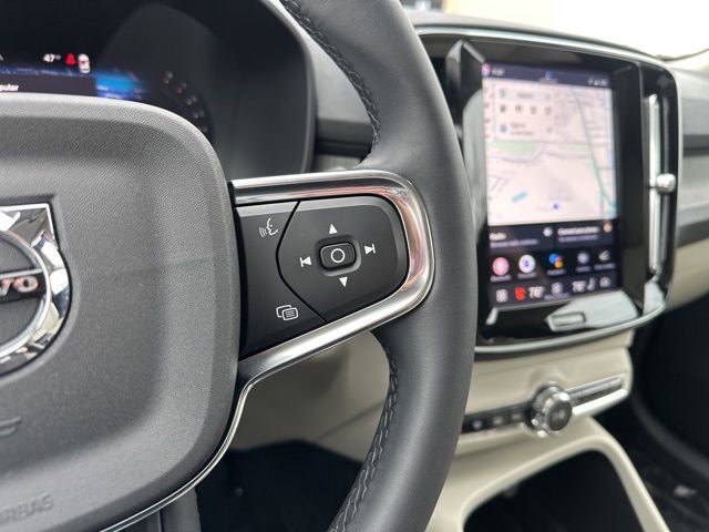 Certified 2023 Volvo XC40 B5 Plus w/ Climate Package image 27