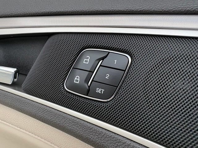 Used 2020 Lincoln MKZ FWD image 26