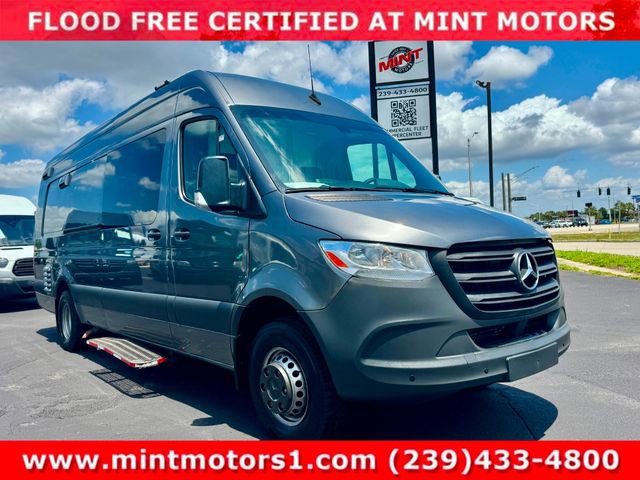Used 2021 Mercedes-Benz Sprinter 4500 w/ Dashboard Charging Package image 7