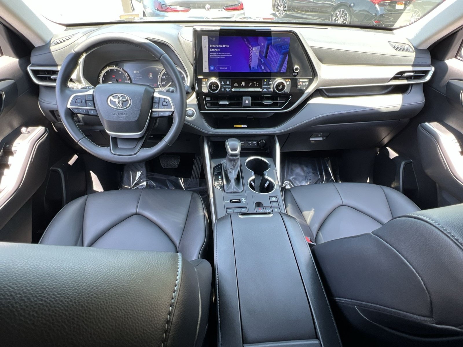 Used 2024 Toyota Highlander XLE AWD/4WD image 22