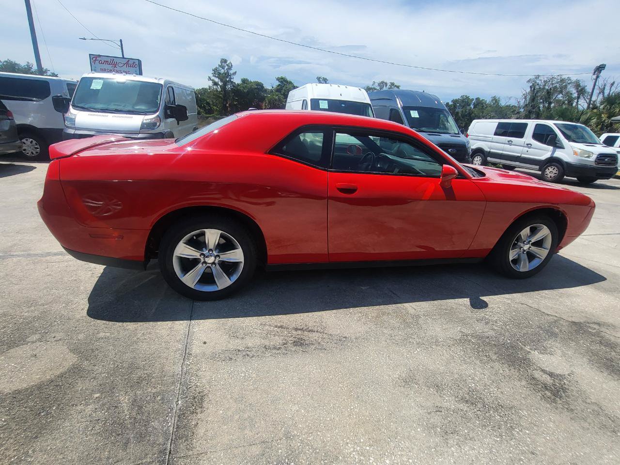 Used 2020 Dodge Challenger SXT RWD image 27