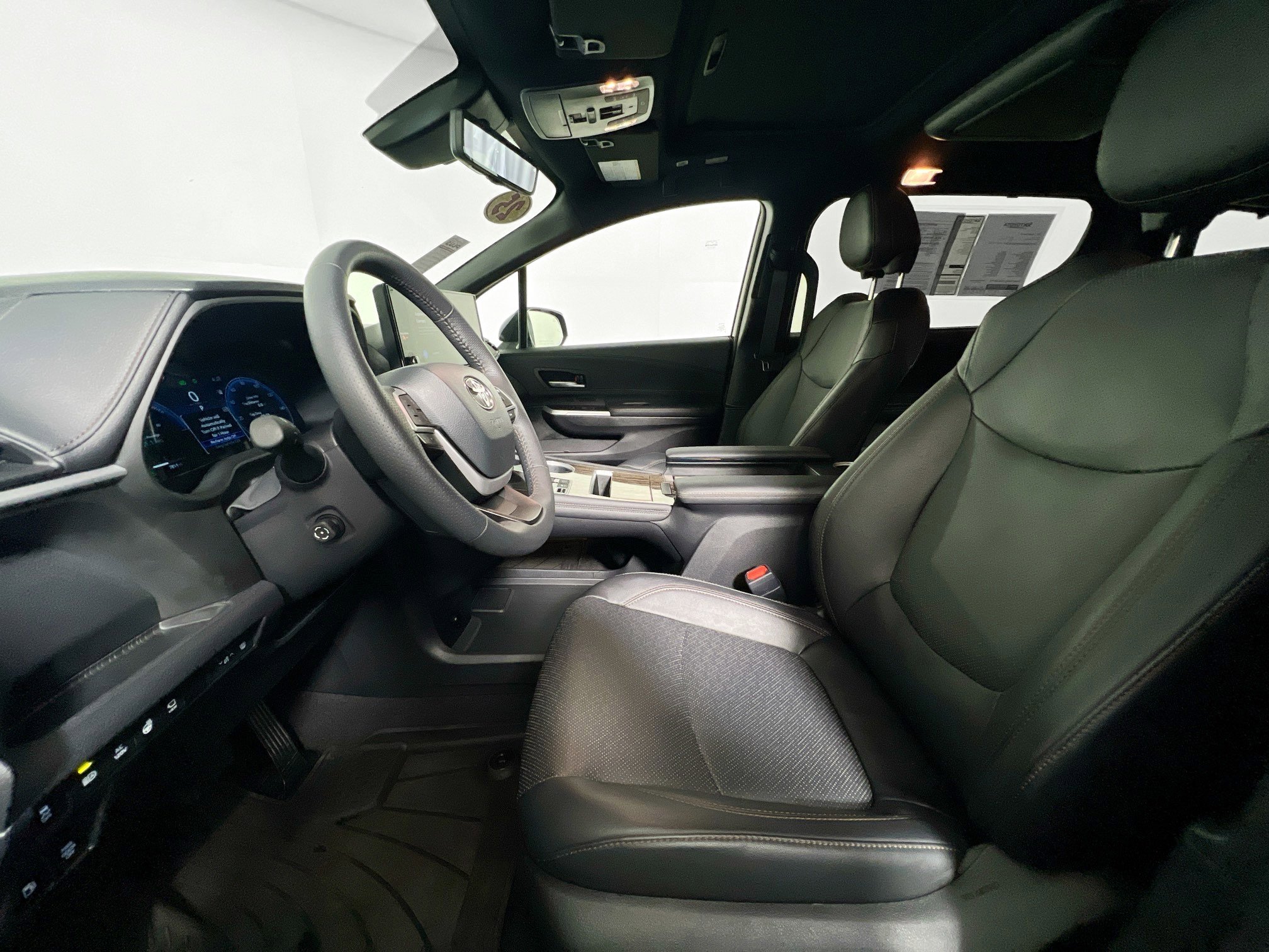Used 2025 Toyota Sienna Platinum image 14