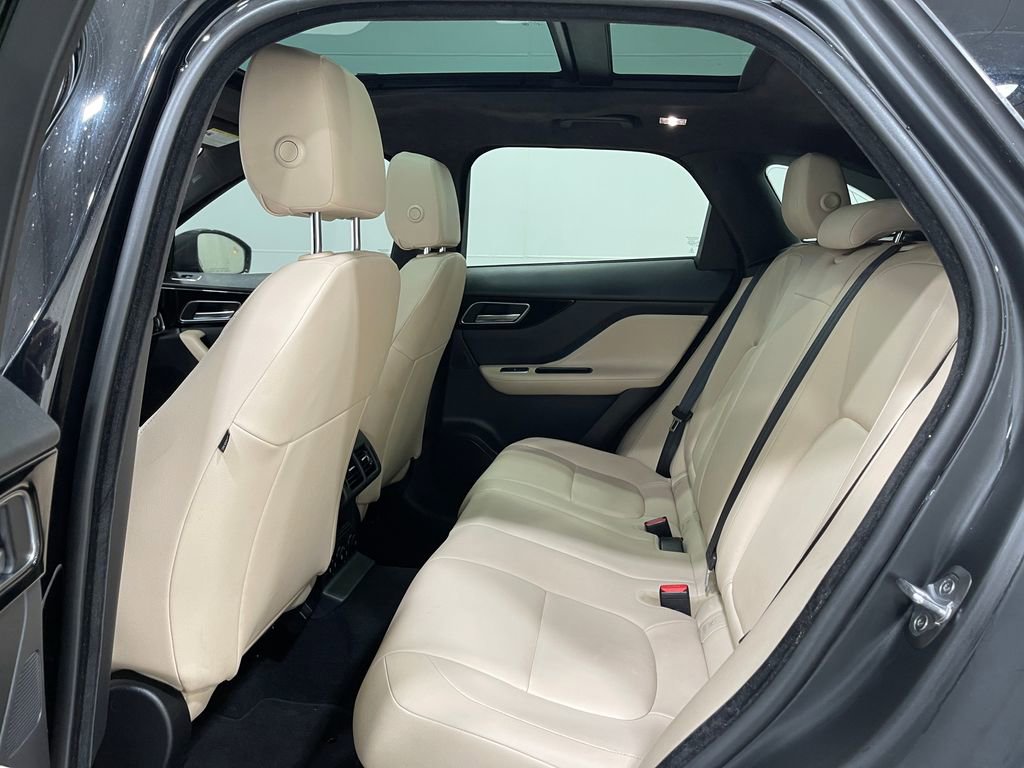 Used 2020 Jaguar F-PACE Premium image 32
