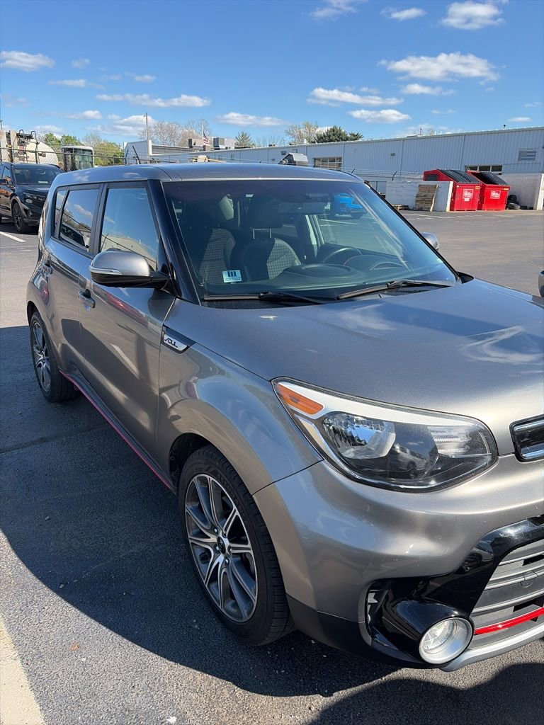 Used 2019 Kia Soul ! FWD image 3
