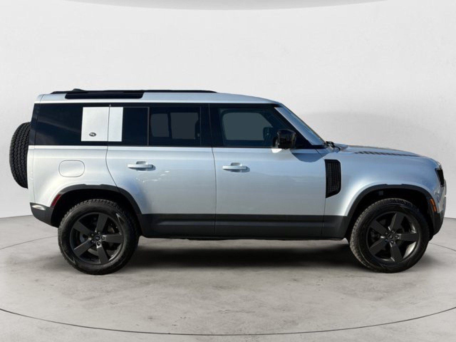 Certified 2023 Land Rover Defender 110 S AWD/4WD image 7