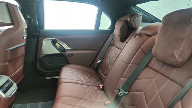 Used 2025 BMW i7 eDrive50 image 31