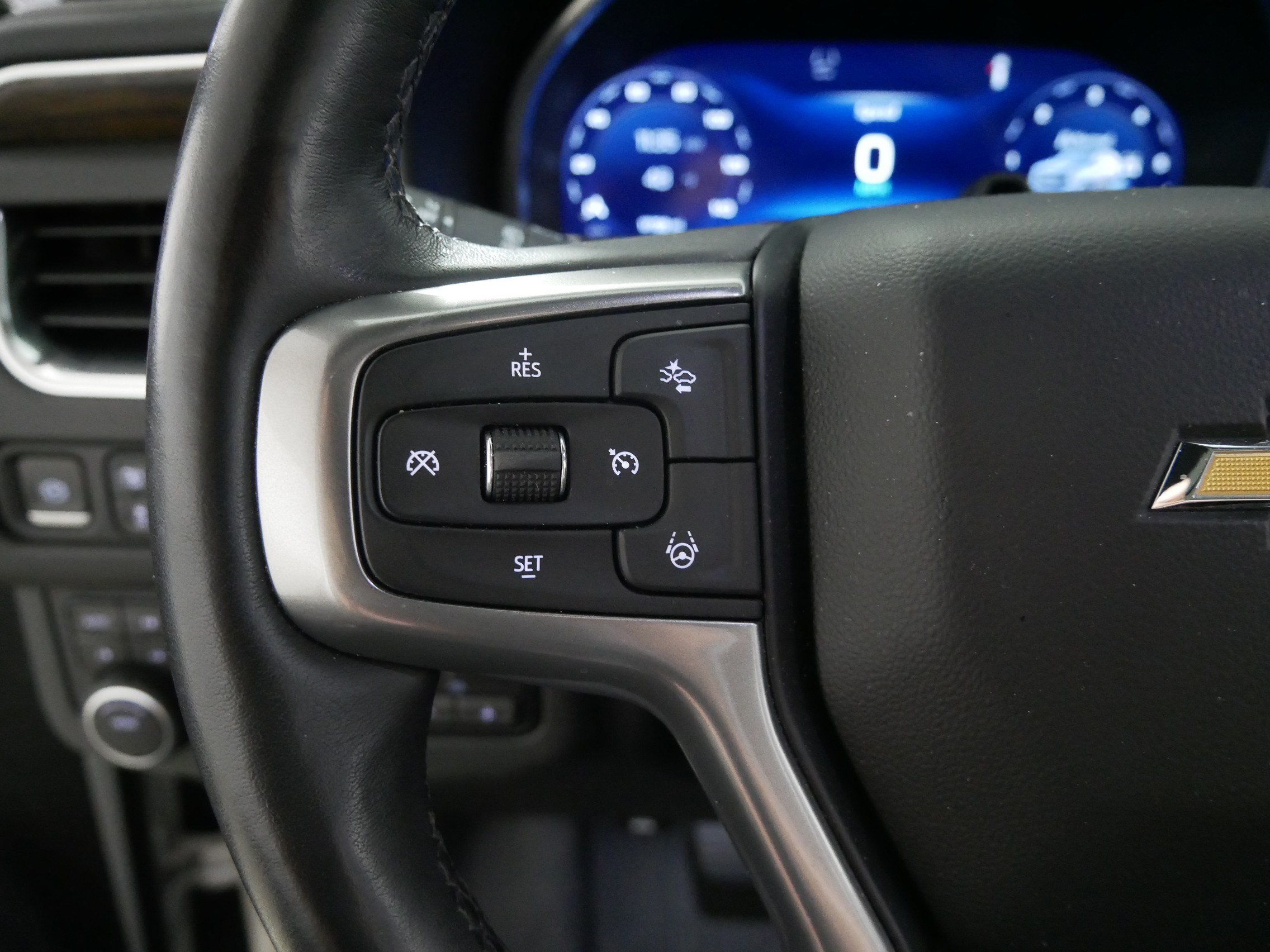 Used 2023 Chevrolet Tahoe Premier w/ Advanced Technology Package AWD/4WD image 27