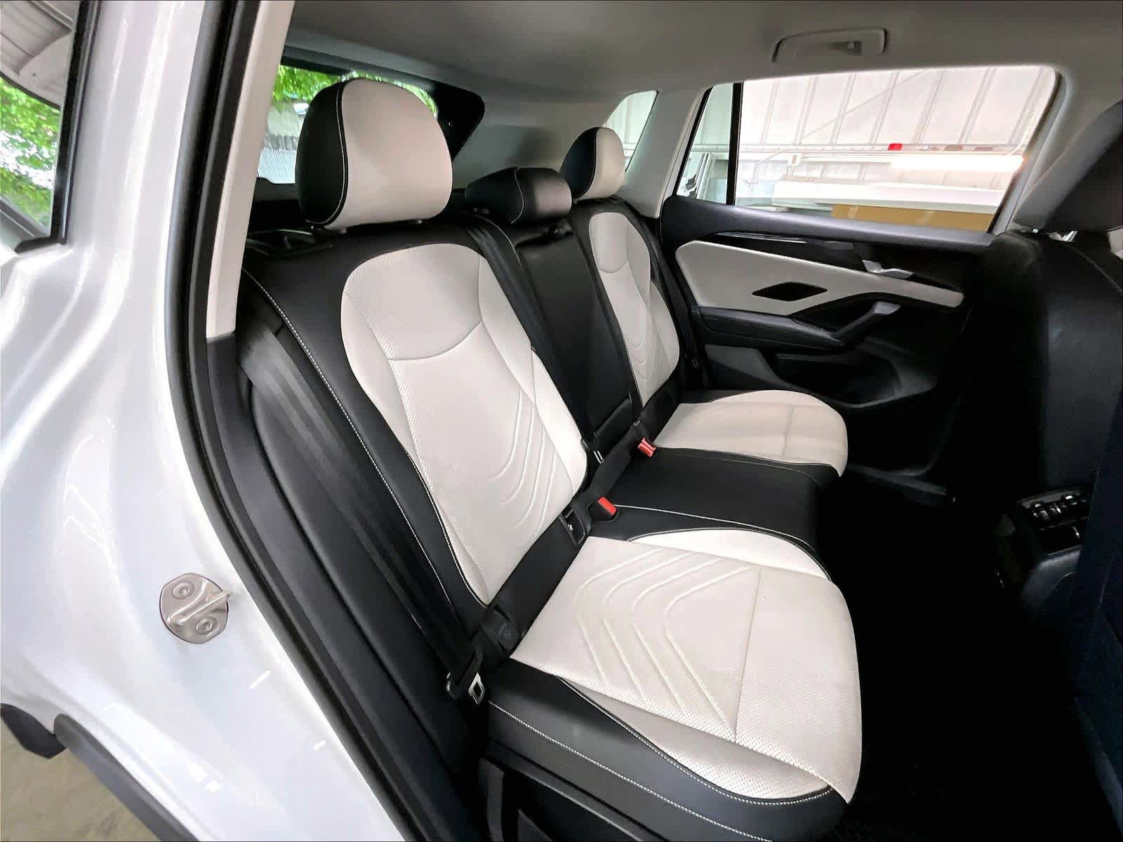 Certified 2025 Volkswagen Tiguan SE FWD image 27