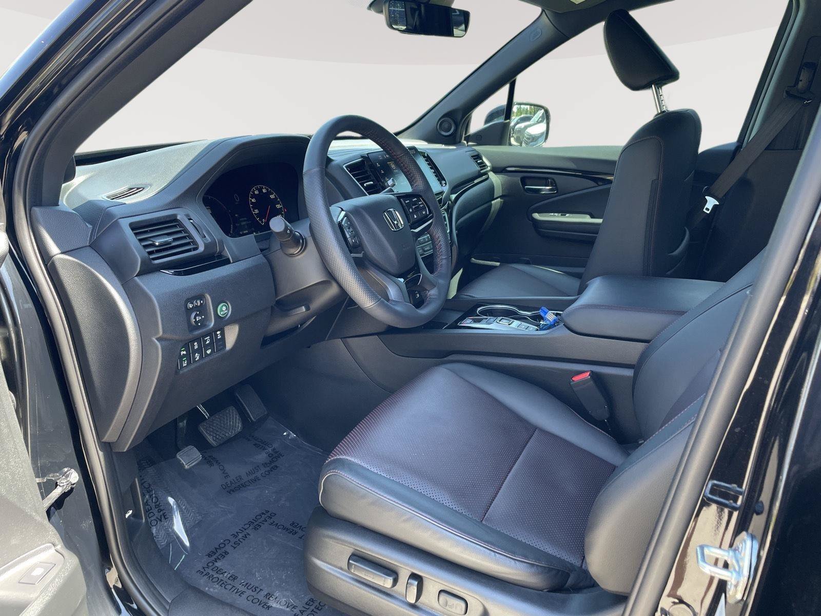 Used 2025 Honda Ridgeline Black Edition image 3