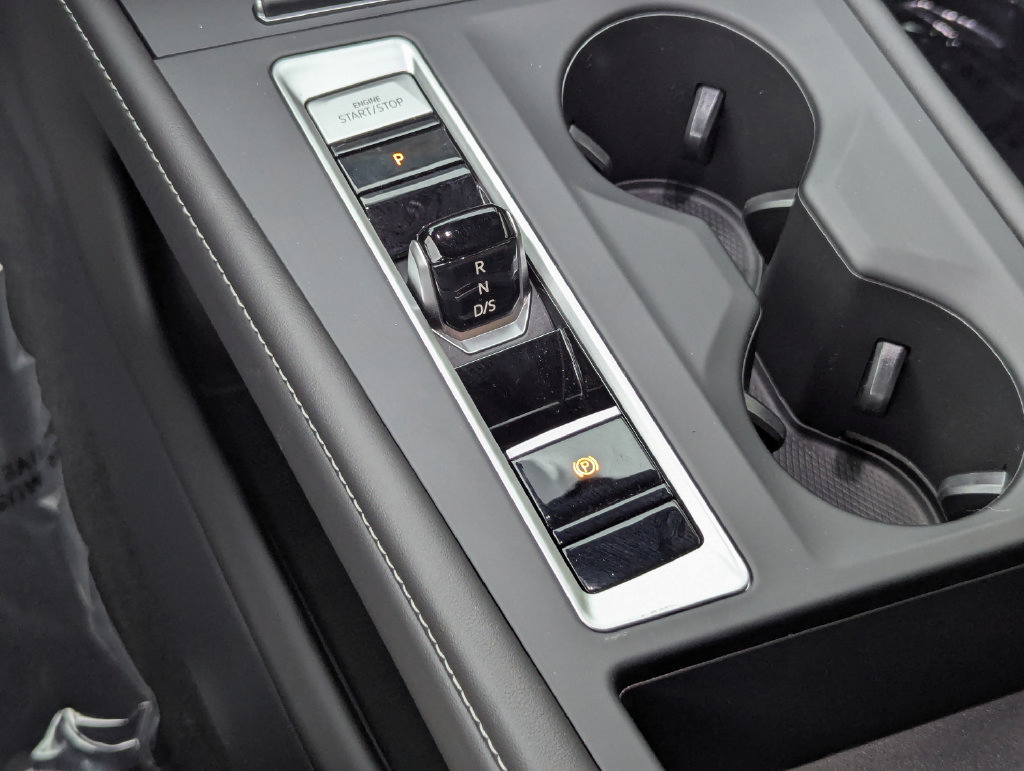 Certified 2025 Volkswagen Atlas Cross Sport SE FWD image 26