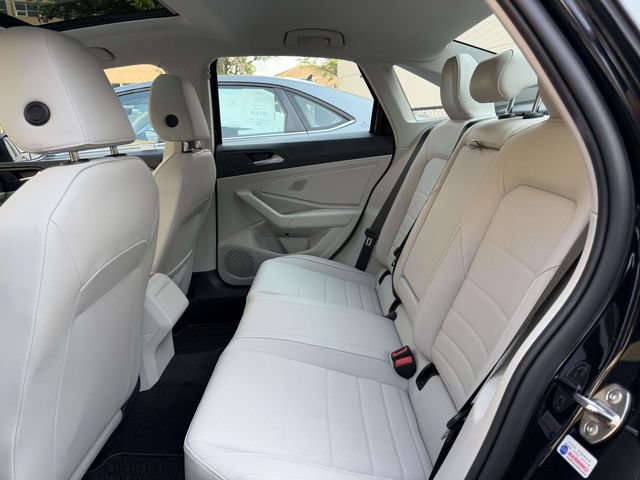 Certified 2023 Volkswagen Jetta SE w/ Panoramic Sunroof Package FWD image 13