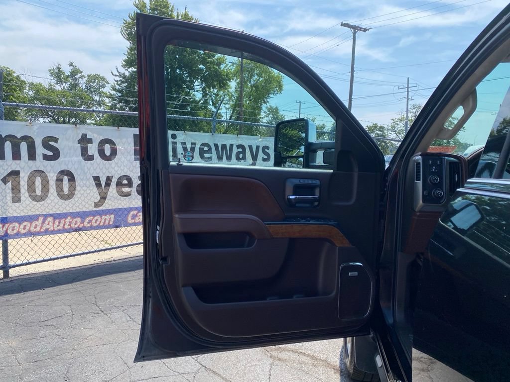 Used 2016 Chevrolet Silverado 2500 High Country w/ High Country Premium Package AWD/4WD image 13