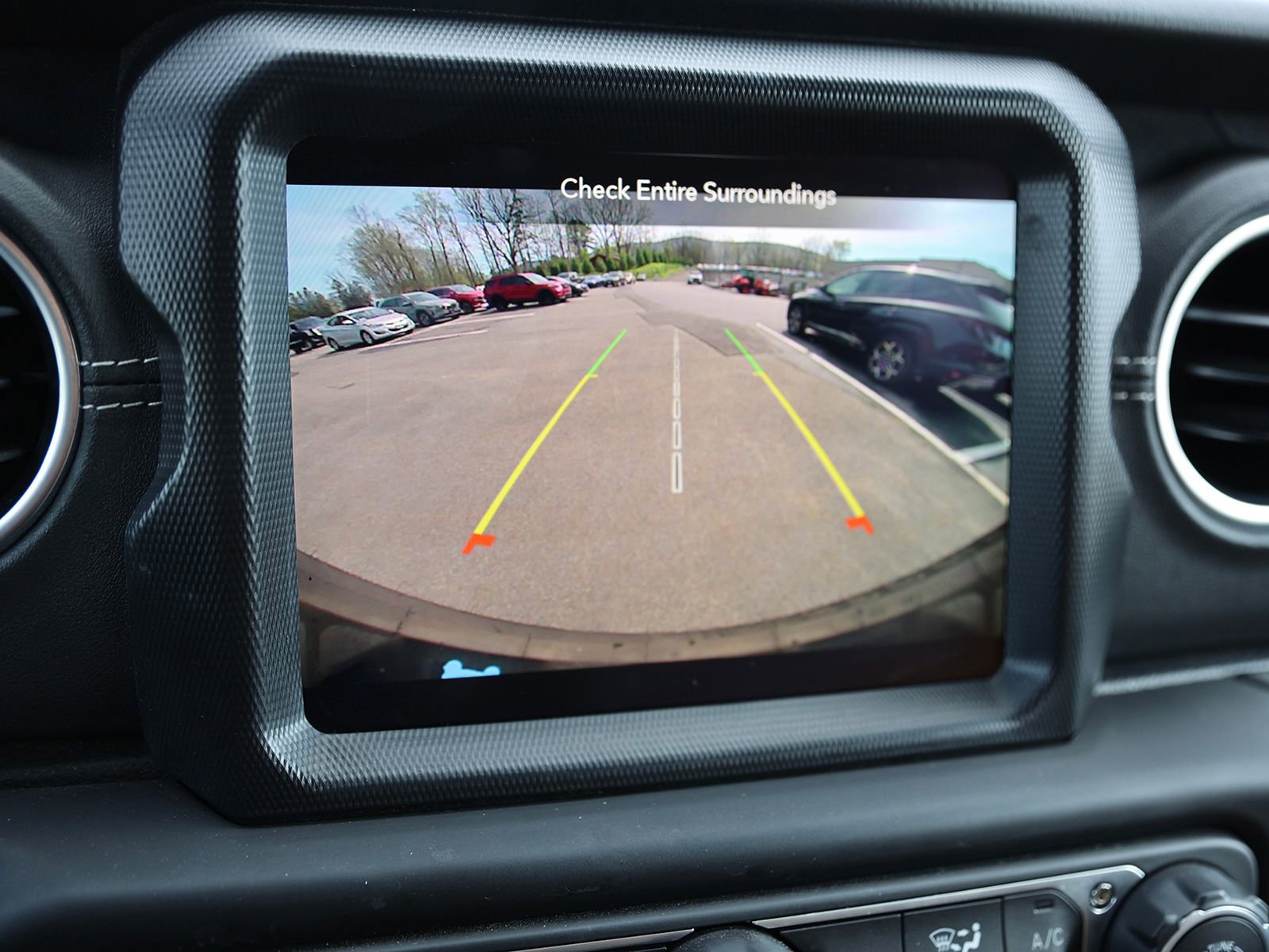 Used 2023 Jeep Wrangler Unlimited Sahara AWD/4WD image 31