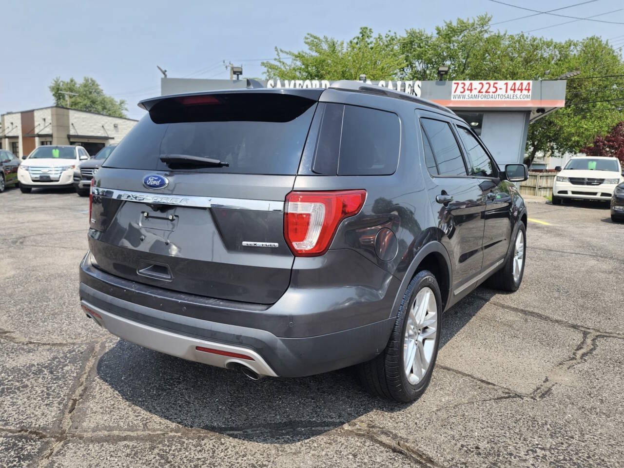 Used 2016 Ford Explorer XLT w/ Equipment Group 202A FWD image 6