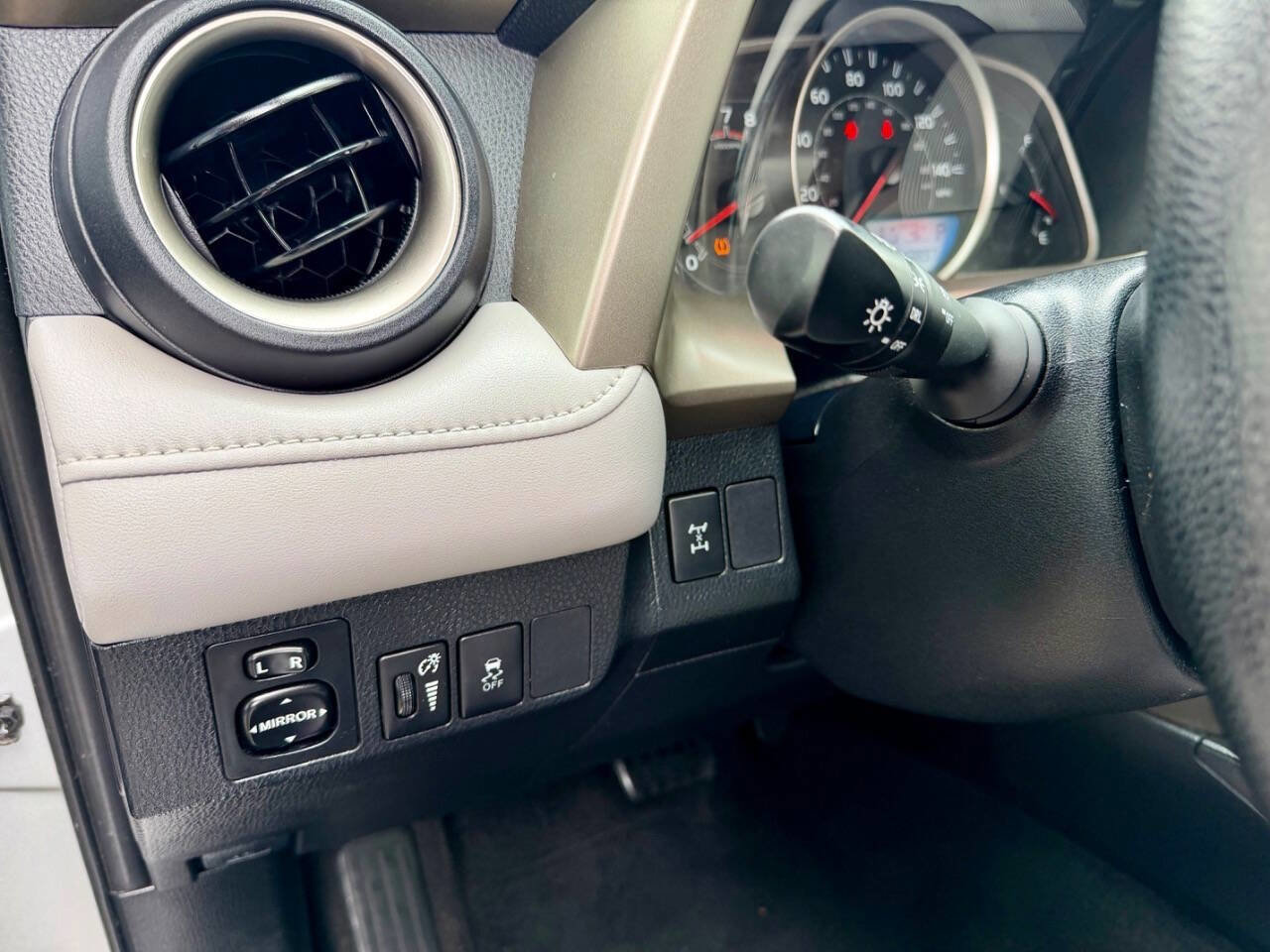 Used 2014 Toyota RAV4 XLE AWD/4WD image 60