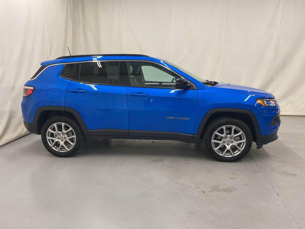 Used 2022 Jeep Compass Latitude image 9