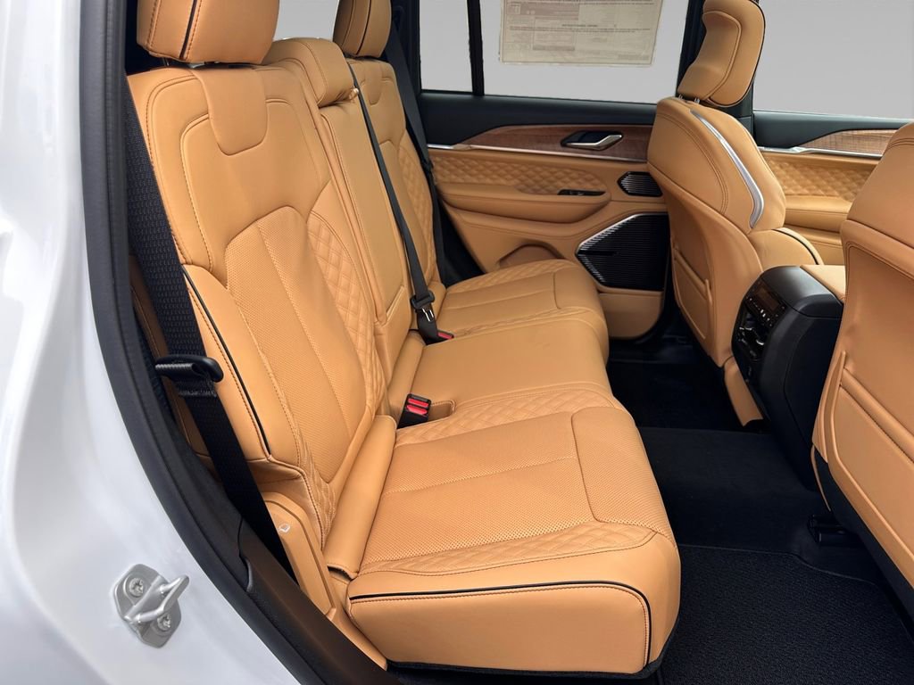 New 2025 Jeep Grand Cherokee Summit image 17