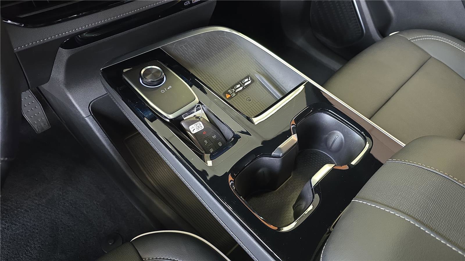 Used 2025 Buick Enclave Preferred image 23