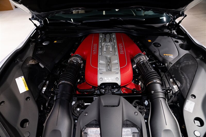 Used 2018 Ferrari 812 Superfast RWD image 38