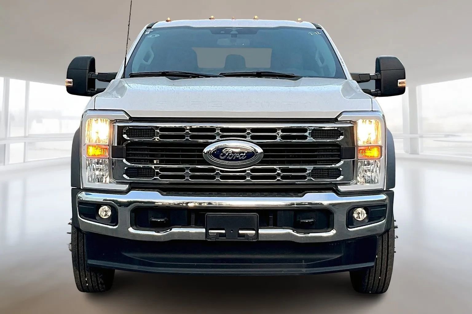 Used 2023 Ford F450 XLT image 3