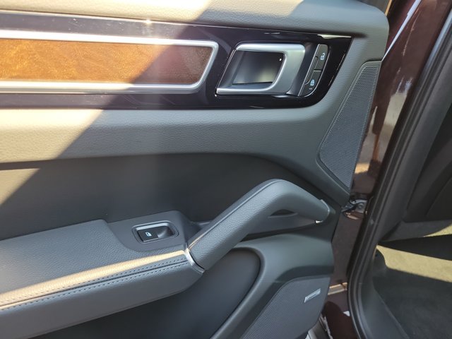 Certified 2023 Porsche Cayenne S Platinum AWD/4WD image 22