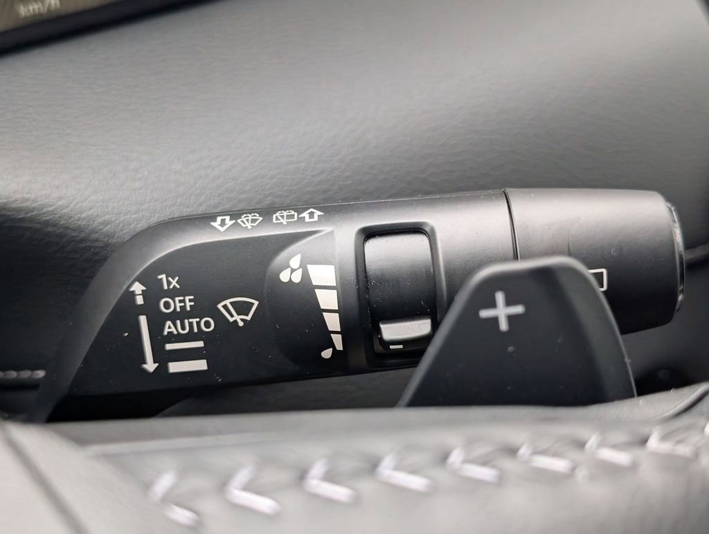 Used 2025 Nissan Armada Platinum image 32