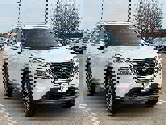 Used 2023 Nissan Rogue SV w/ SV Premium Package image 2