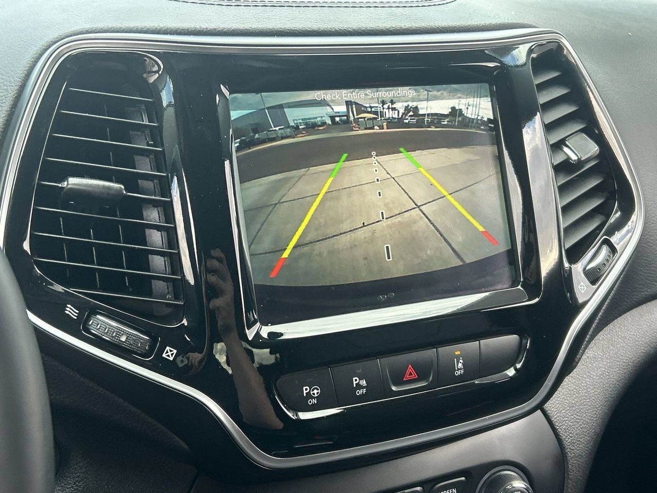 Used 2019 Jeep Cherokee Limited w/ Luxury Group FWD image 23