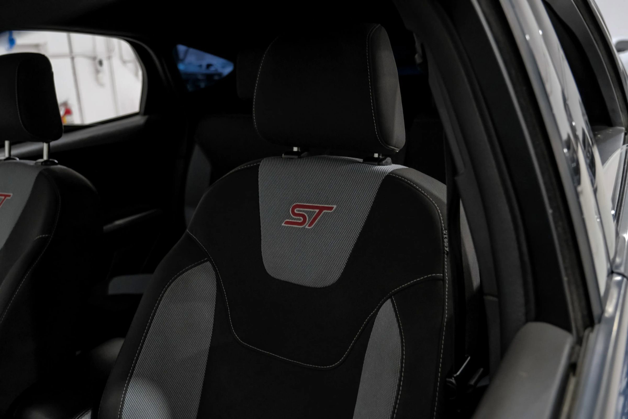 Used 2018 Ford Focus ST image 31