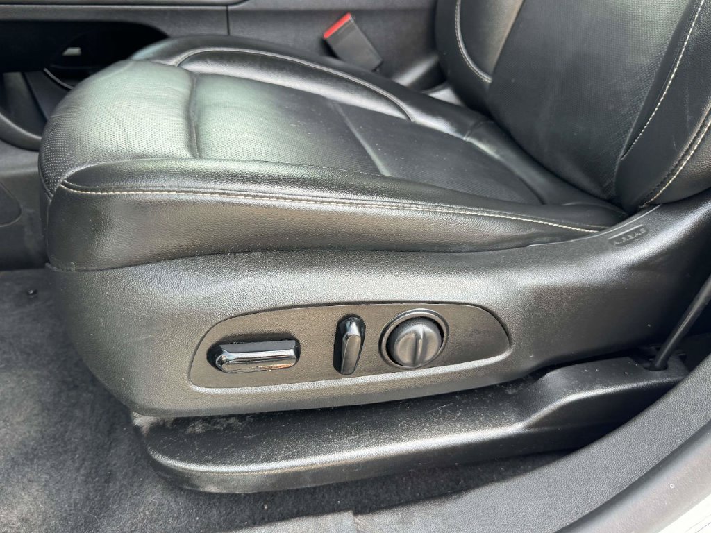 Used 2021 GMC Acadia SLT FWD image 21