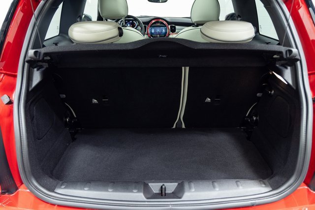 Used 2023 MINI Cooper 2-Door Hardtop w/ Signature Upholstery Package image 9