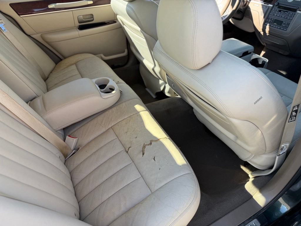 Used 2003 Lincoln Town Car Signature RWD image 12