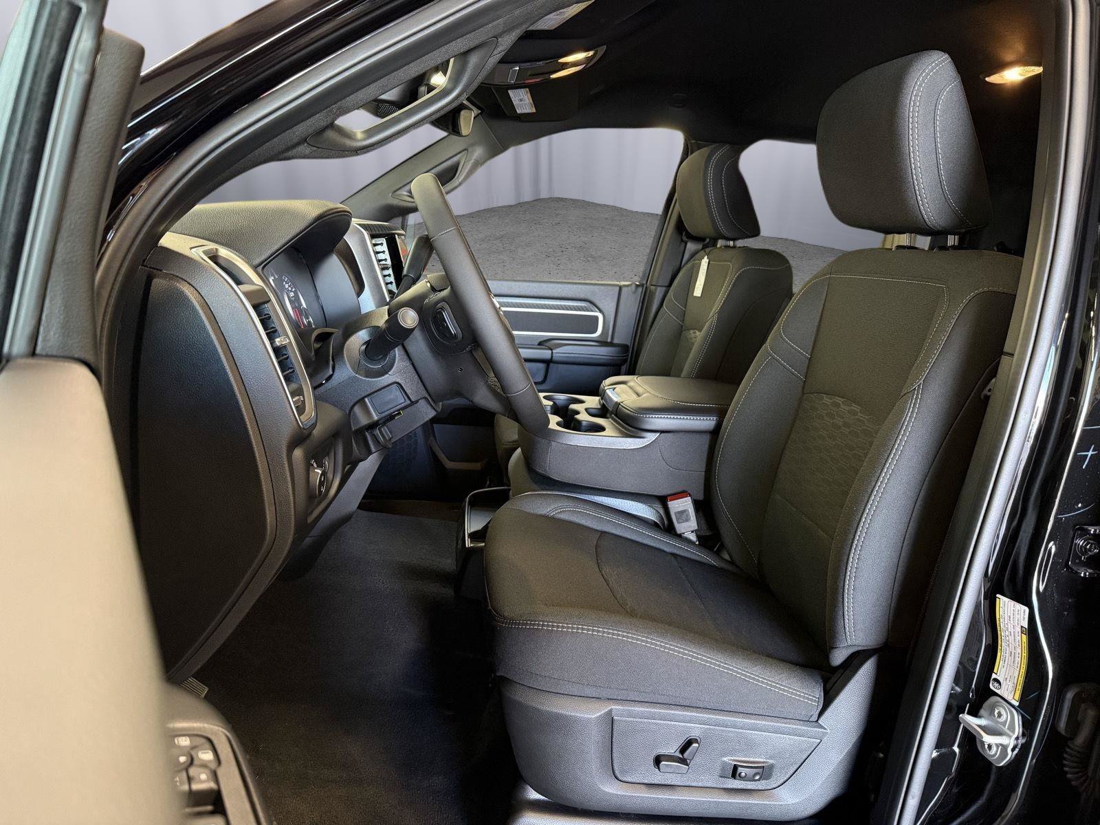 New 2026 RAM 2500 Big Horn AWD/4WD image 22